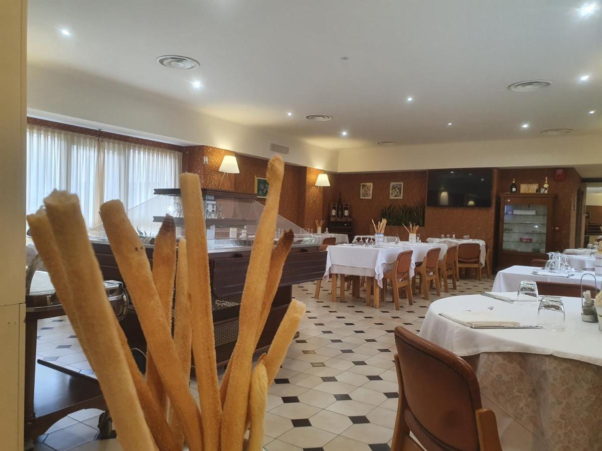 Modo Hotel Верчели Екстериор снимка
