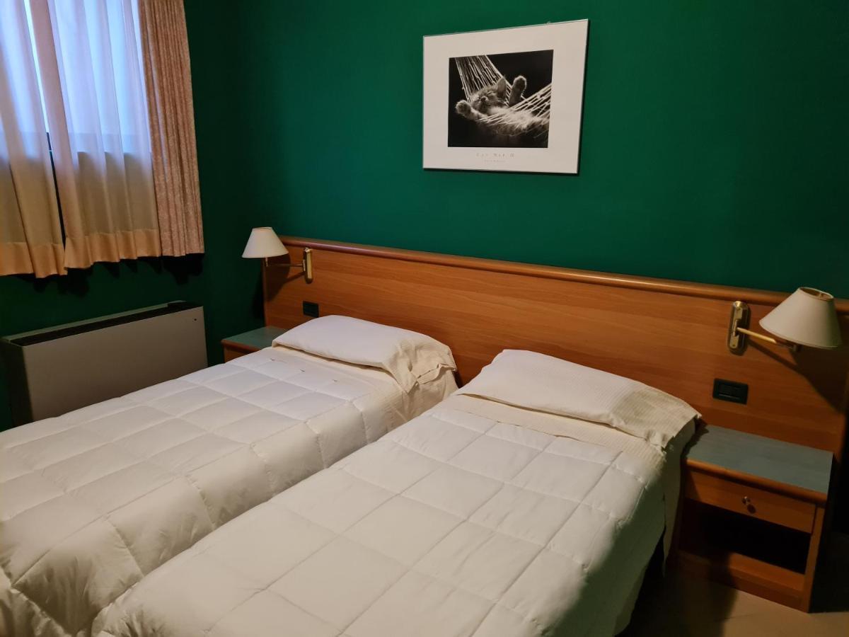 Modo Hotel Верчели Екстериор снимка