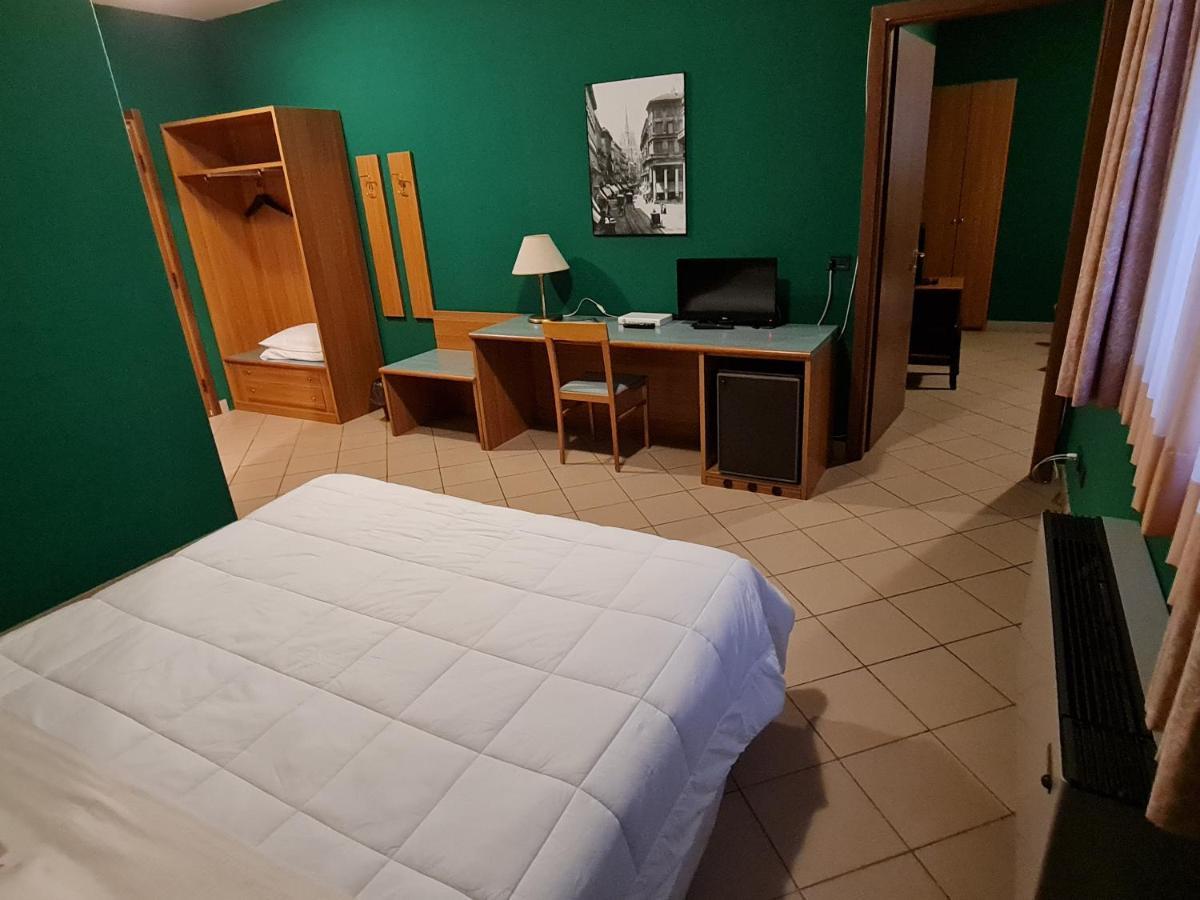 Modo Hotel Верчели Екстериор снимка