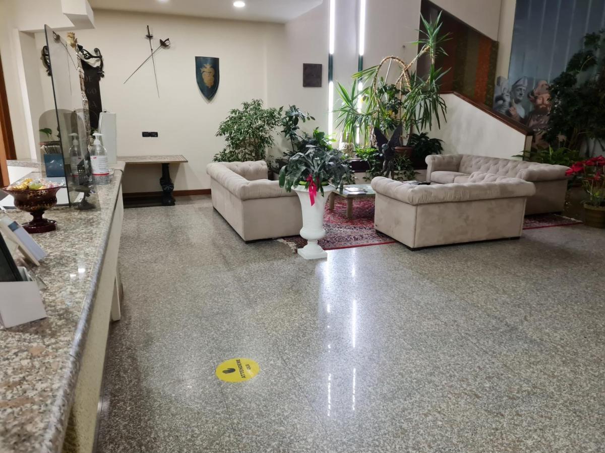 Modo Hotel Верчели Екстериор снимка