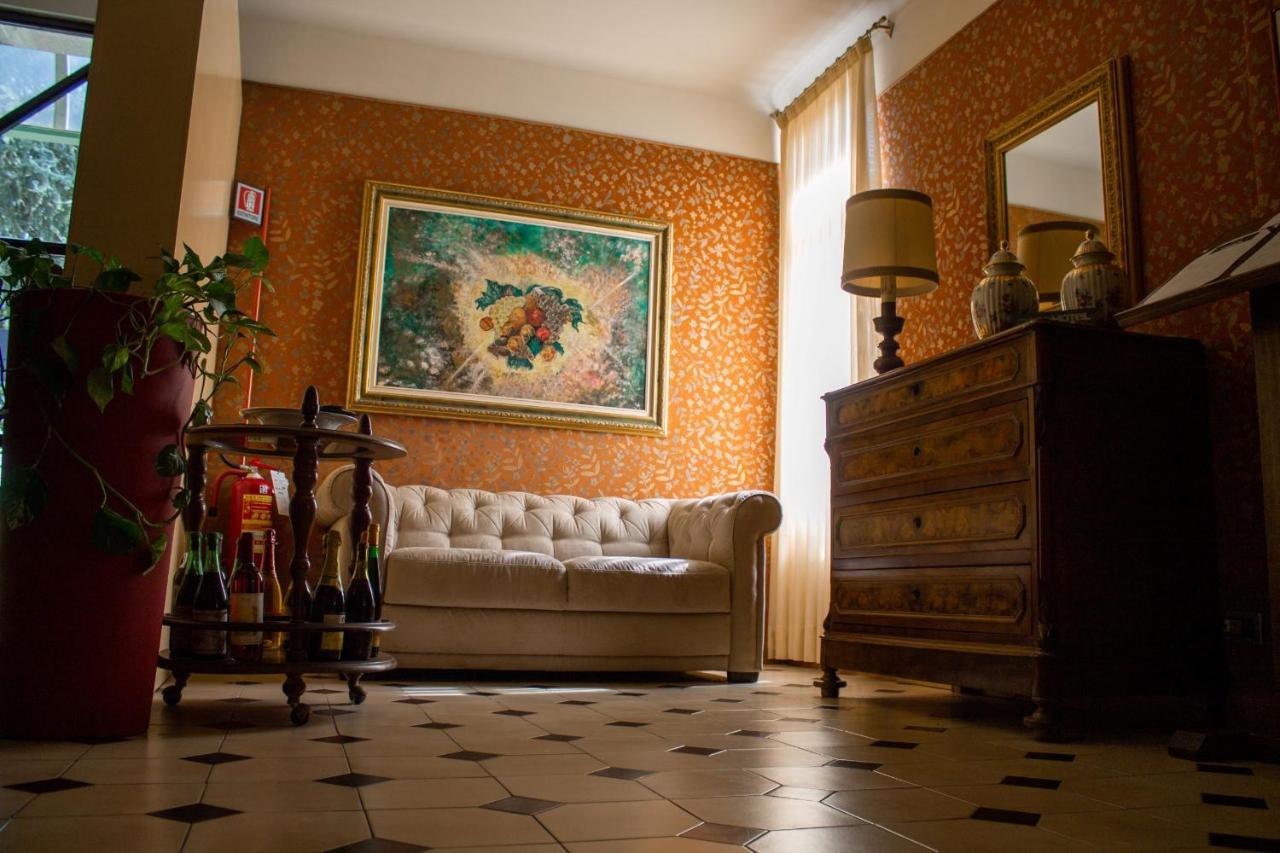 Modo Hotel Верчели Екстериор снимка
