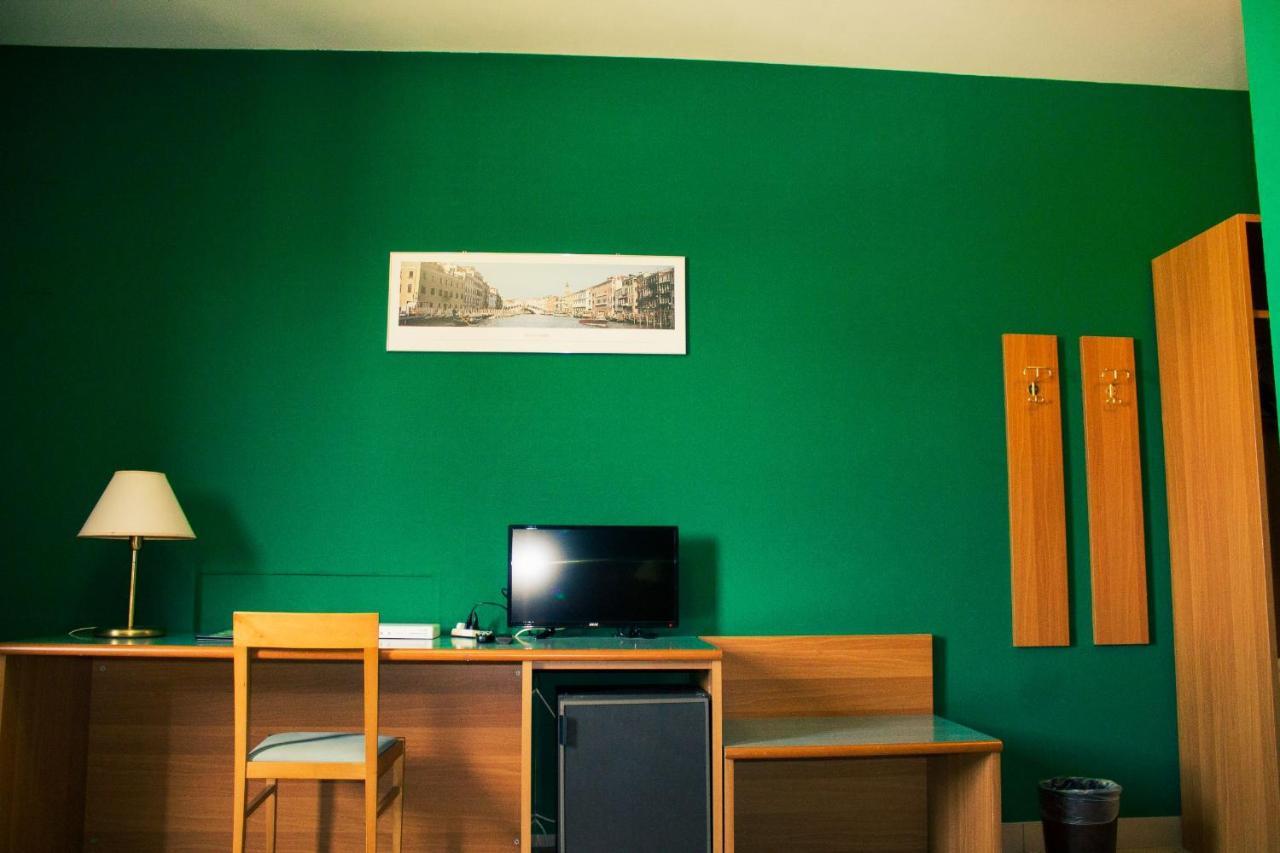 Modo Hotel Верчели Екстериор снимка