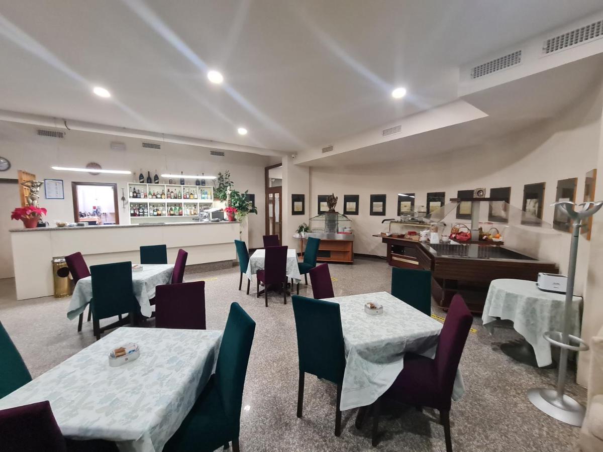 Modo Hotel Верчели Екстериор снимка