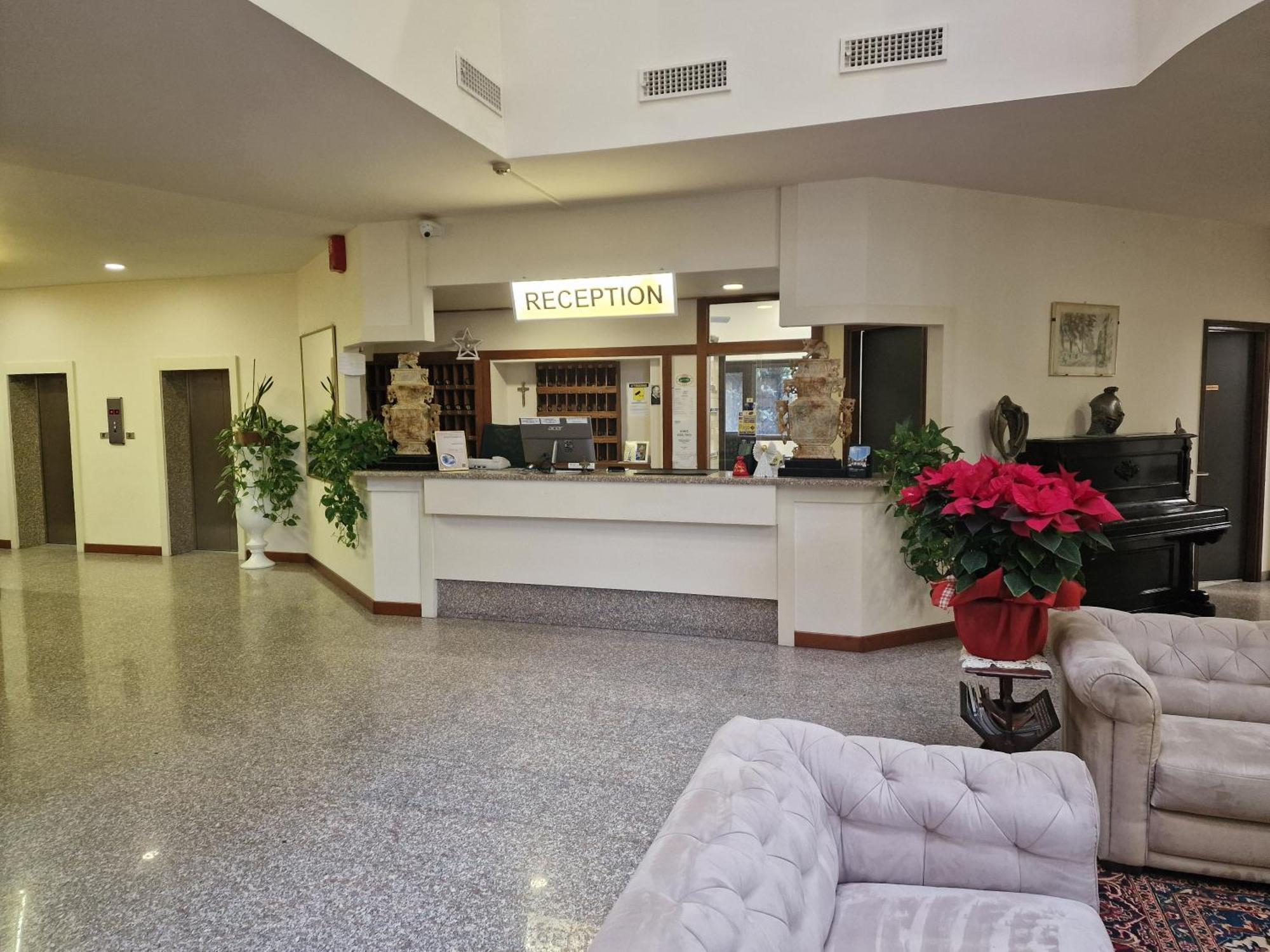 Modo Hotel Верчели Екстериор снимка