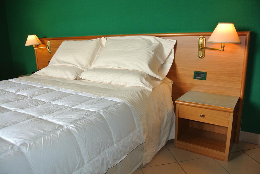 Modo Hotel Верчели Екстериор снимка